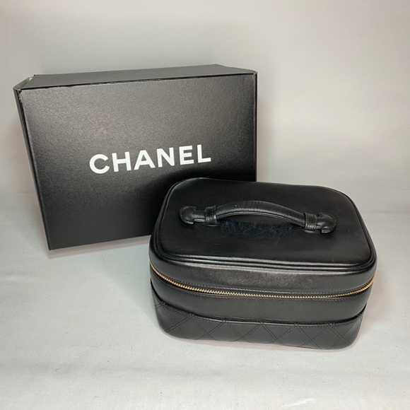 CHANEL Handbags - Authentic Chanel Lambskin Vanity Bag